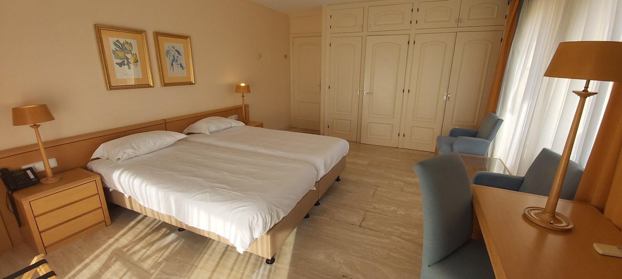 Van Der Valk Hotel Barcarola サン・フェリウ・ダ・ギショルス エクステリア 写真