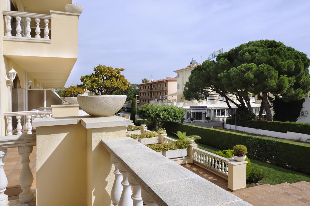 Van Der Valk Hotel Barcarola サン・フェリウ・ダ・ギショルス エクステリア 写真
