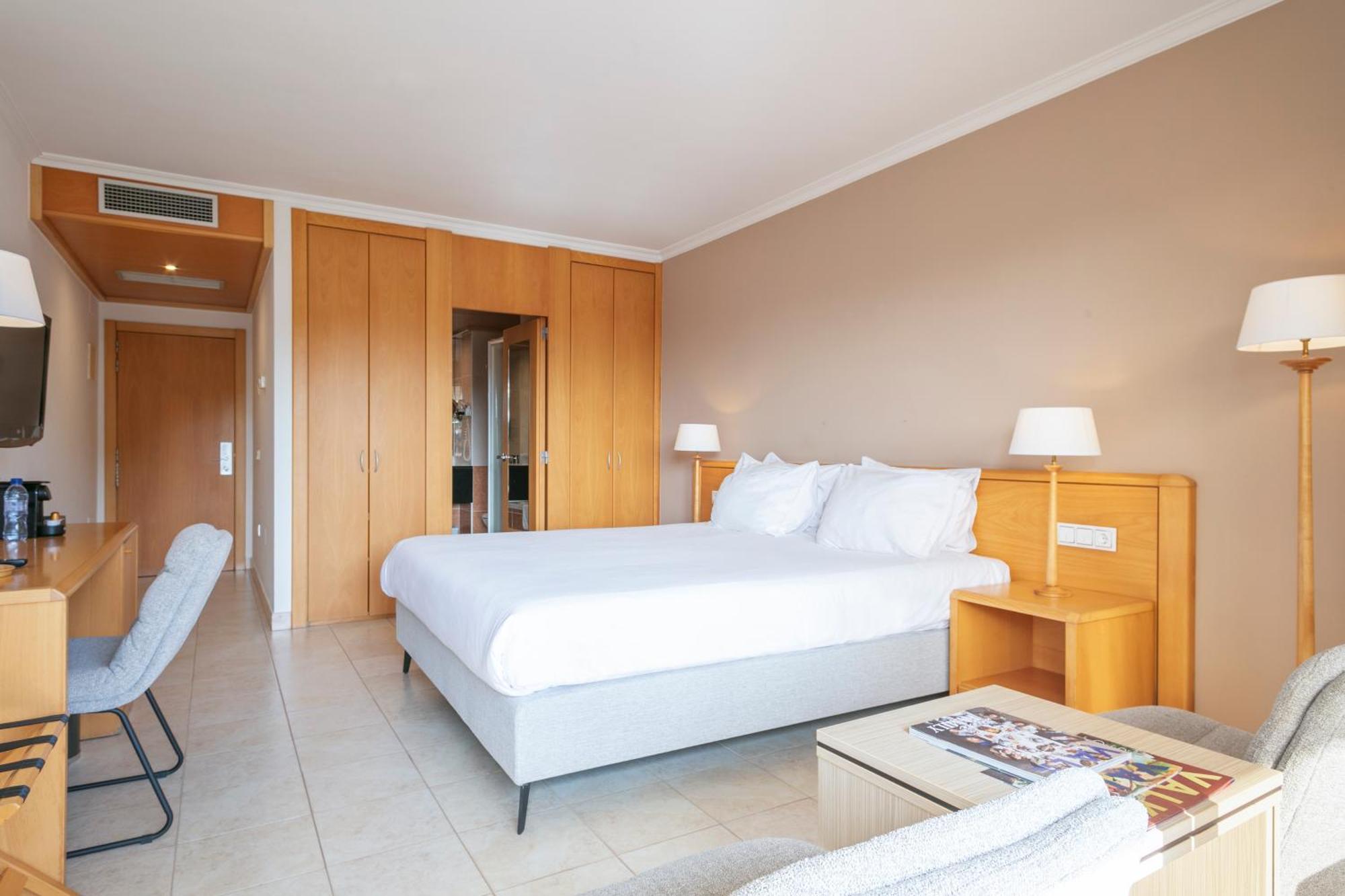 Van Der Valk Hotel Barcarola サン・フェリウ・ダ・ギショルス エクステリア 写真